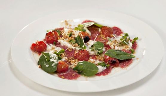 карпаччо из говядины с рикоттой