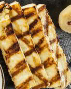 Халуми гриль с маринованной грушей