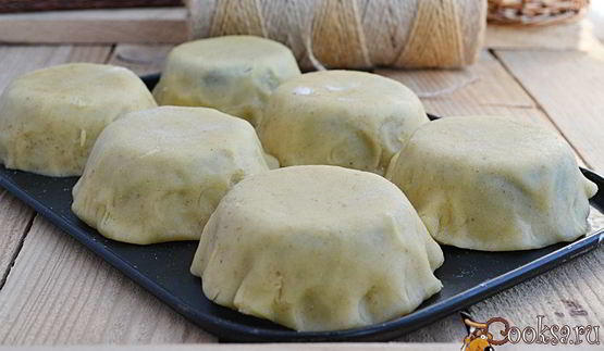 хрупкие корзинки фаршированные тунцом, яйцами и авокадо