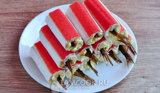 крабовые палочки, фаршированные сыром и шпротами