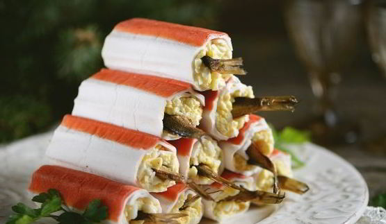 крабовые палочки, фаршированные сыром и шпротами