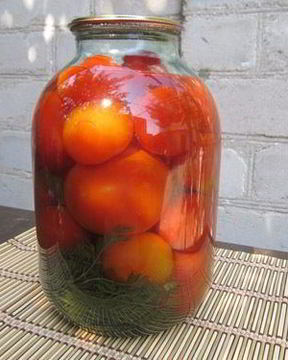 Маринованные помидоры с морковной ботвой