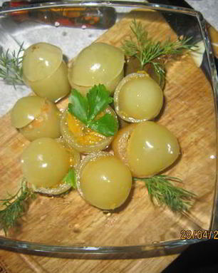 Маринованные зеленые помидоры с начинкой