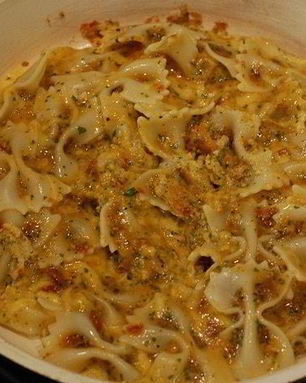 Фриттата с пастой и красным песто