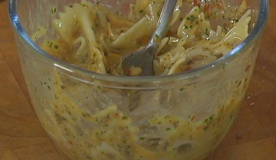 фриттата с пастой и красным песто