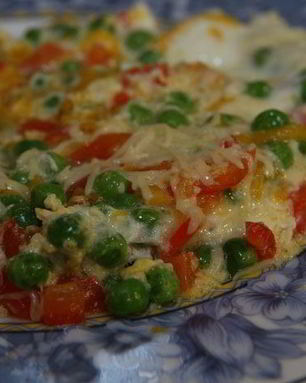 Фриттата с тыквой, зеленым горошком и сладким перцем