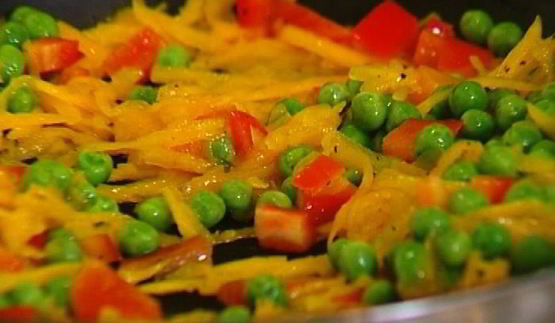 фриттата с тыквой, зеленым горошком и сладким перцем