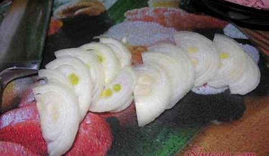 фриттата с зеленым горошком, ветчиной и луком