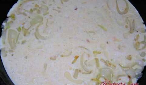 фриттата с зеленым горошком, ветчиной и луком