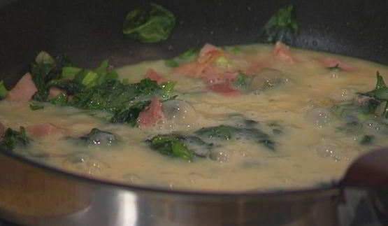 фриттата со шпинатом и ветчиной