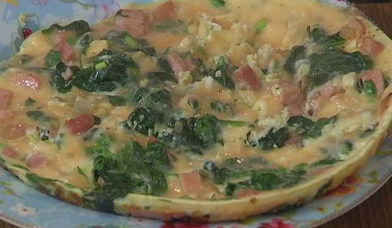 фриттата со шпинатом и ветчиной