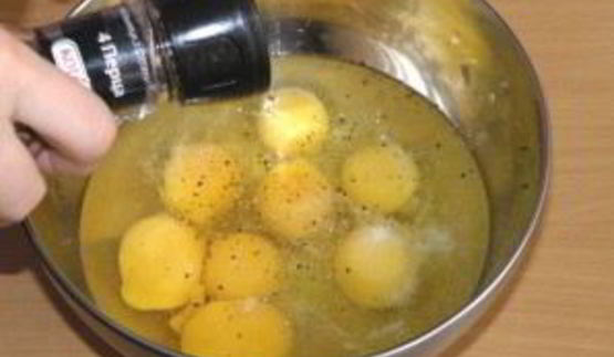 омлет на кефире в мультиварке