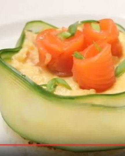 Рецепт омлета на пару с лососем с красивой подачей