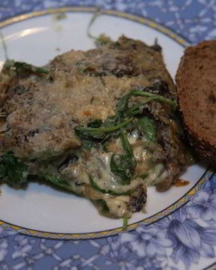 Омлет с грибами, руколой и голубым сыром