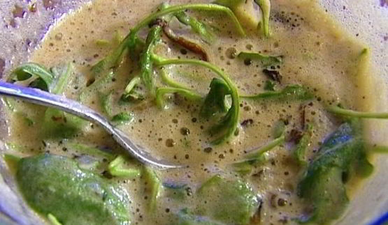 омлет с грибами, руколой и голубым сыром