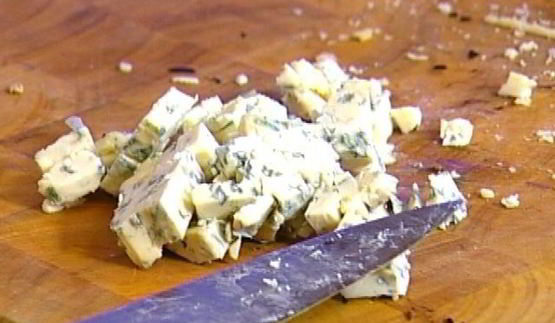 омлет с грибами, руколой и голубым сыром