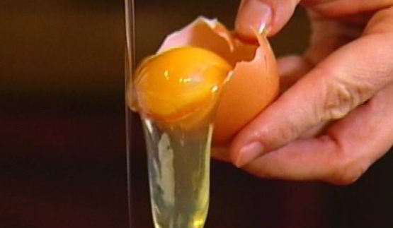 омлет с грибами, руколой и голубым сыром