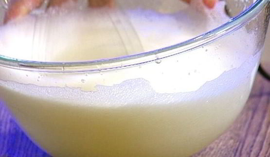 омлет с грибами, руколой и голубым сыром