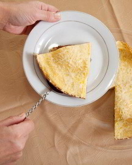 Рецепт омлета с карамелизованной грушей, горгонзолой, беконом и орехами пекан