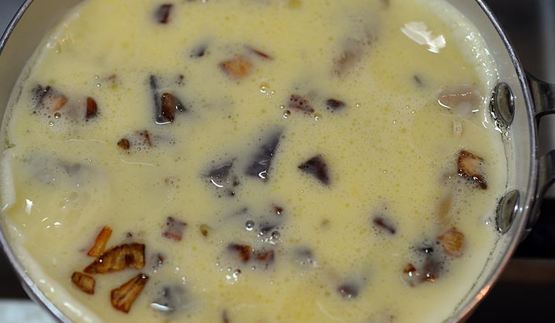 омлет с картошкой и копченой рыбой