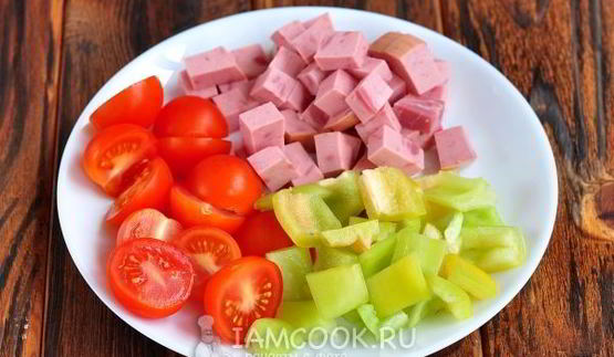 омлет с колбасой в мультиварке