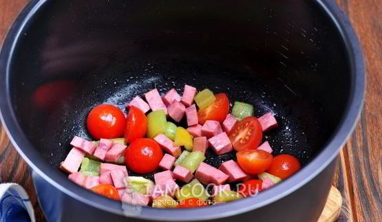 омлет с колбасой в мультиварке