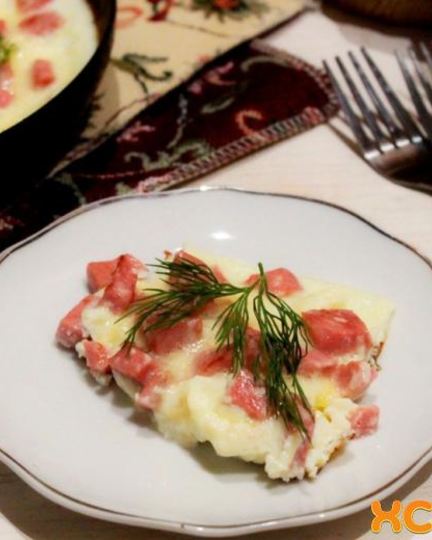 Рецепт омлета с колбасой