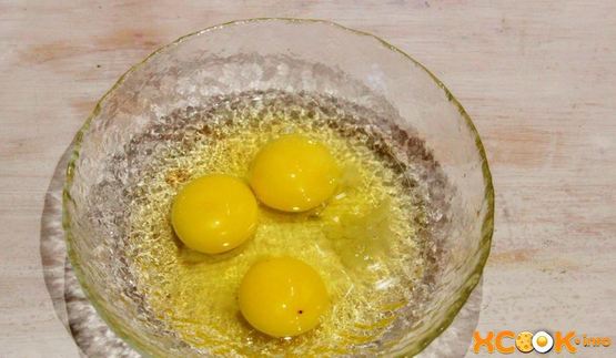 омлет с колбасой