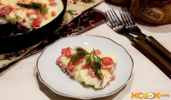 омлет с колбасой