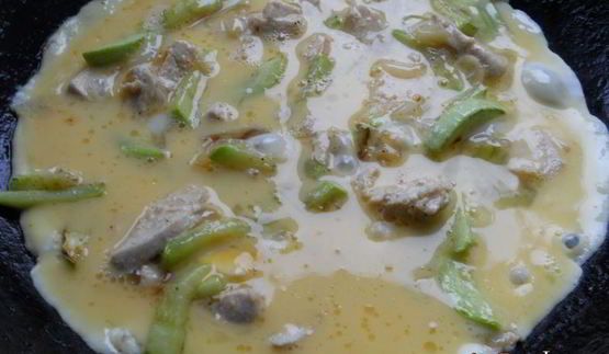 омлет с курицей и кабачками