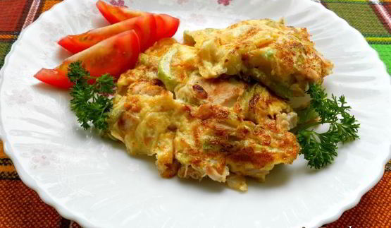 омлет с курицей и кабачками