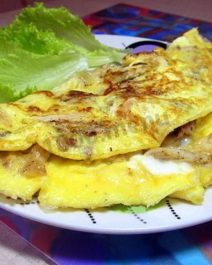 Рецепт омлета с курицей и сыром