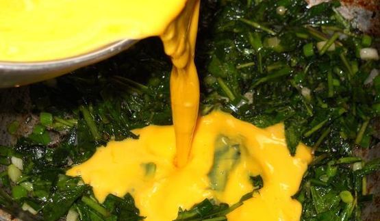 омлет с одуванчиками