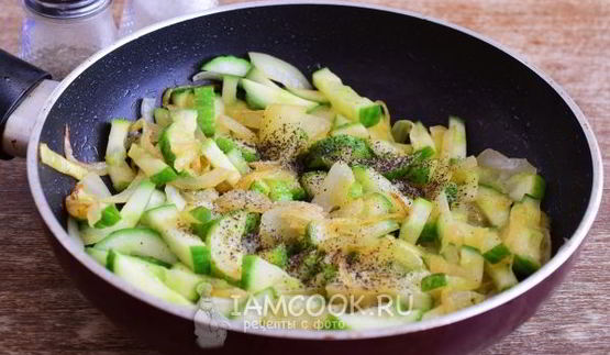 омлет с огурцами