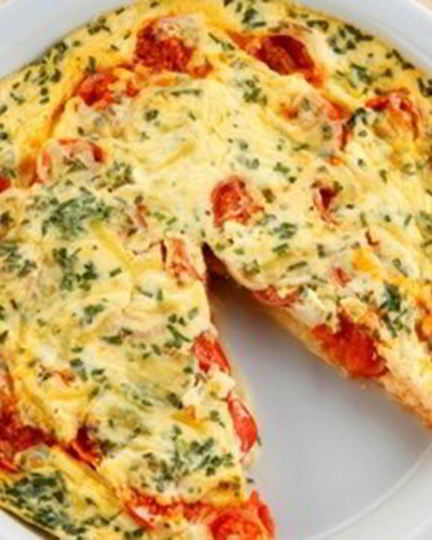 Рецепт омлета с сыром и помидорами на сковороде