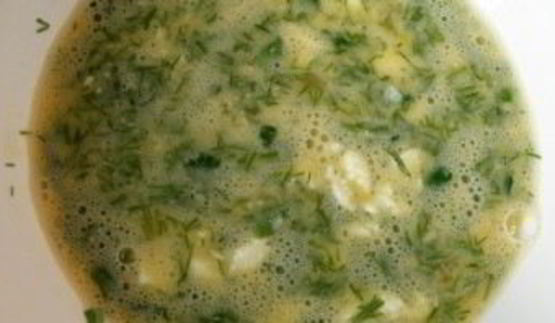 омлет с сыром и помидорами на сковороде