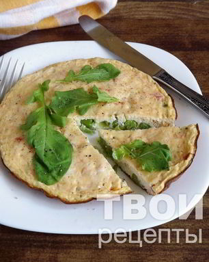 Омлет с томатами и зеленым горошком