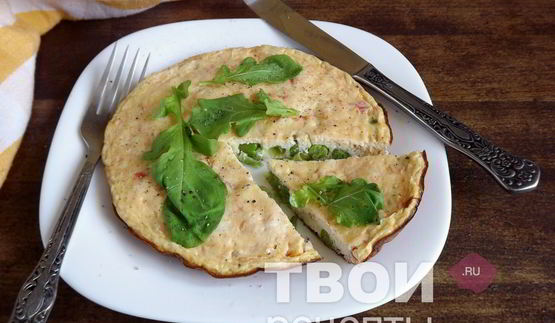 омлет с томатами и зеленым горошком