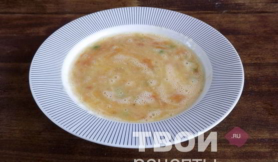 омлет с томатами и зеленым горошком