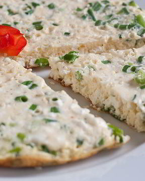 Омлет с творогом и зеленым луком