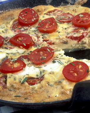 Омлет с творогом на сковороде