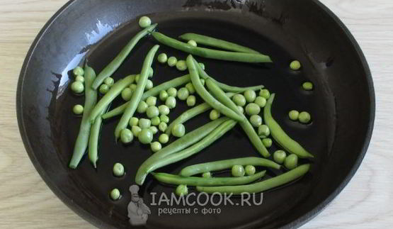 омлет с зеленым горошком и стручковой фасолью