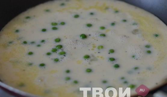омлет с зеленым горошком и сыром