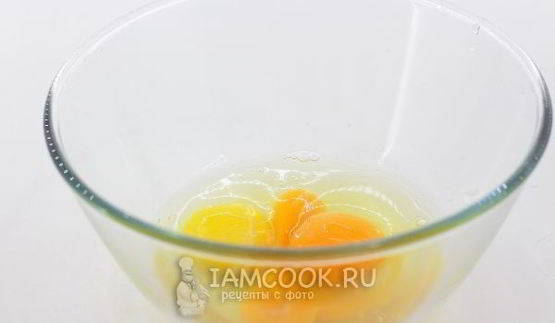 пышный омлет на сковороде