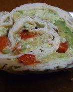 Рулет из омлета, авокадо и болгарского перца