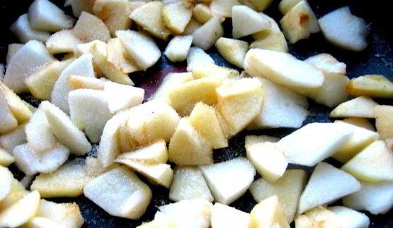 сладкий яблочный омлет