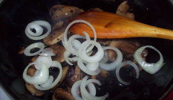 сметанный омлет с грибами