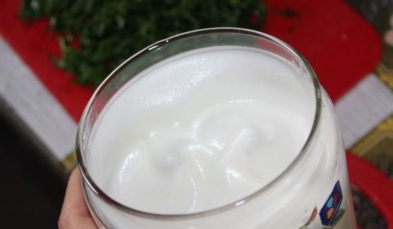 взбитый омлет с сыром и зеленью