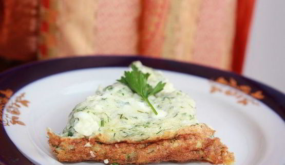 взбитый омлет с сыром и зеленью