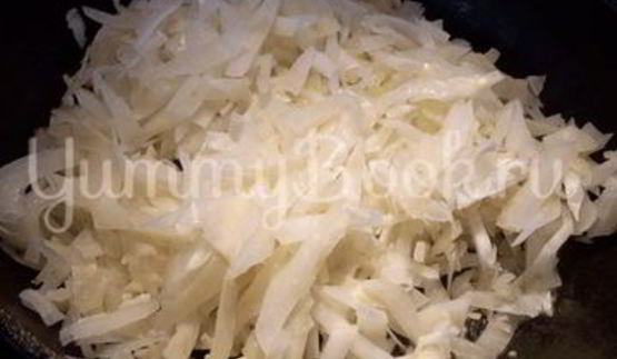 жаренный омлет с капустой